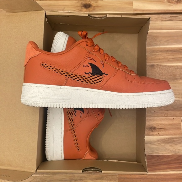 Air Force 1 07 LV8 NN Burnt Sunrise/Hot Curry
Sun Club - Picture 2 of 5